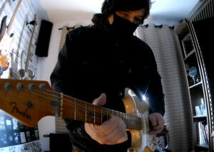 Read more about the article Gabriel Guedes gravando guitarra para o Território Antifa